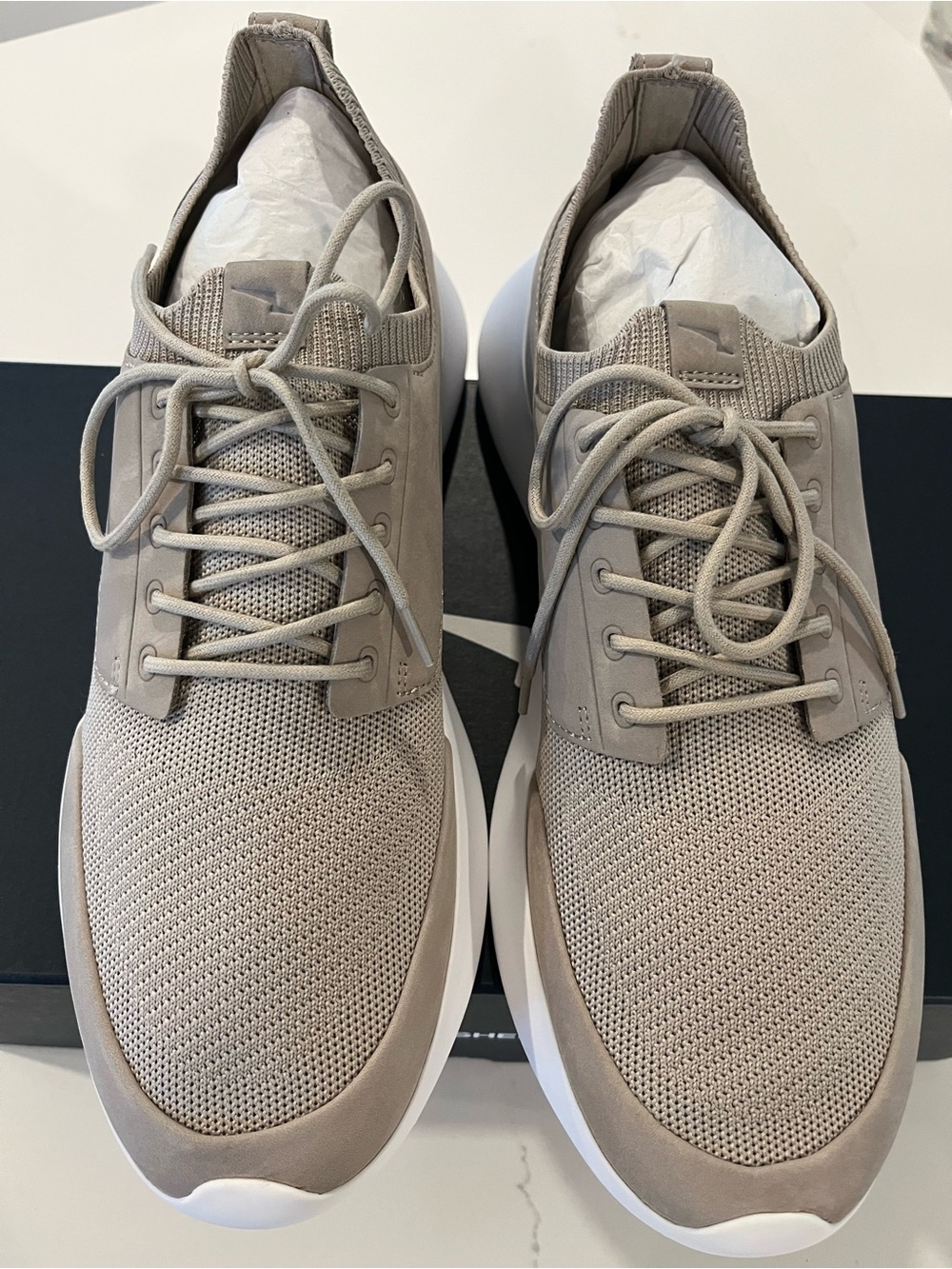 Wolf & Shepherd Men's Toro SwiftKnit Color Stone/White Size- 12 NWB 🐺